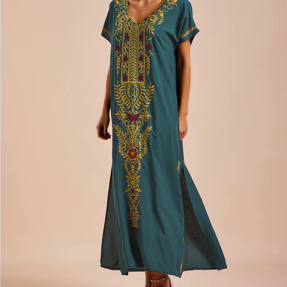 Embroidered dress - Picture 5 of 5